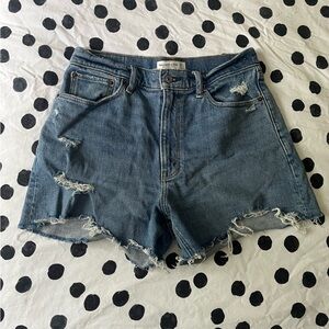 Abercrombie & Fitch Curve Love - 4” High Rise Denim Mom Shorts